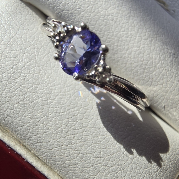 Tanzanite White Gold Ring - Picture 3 of 6
